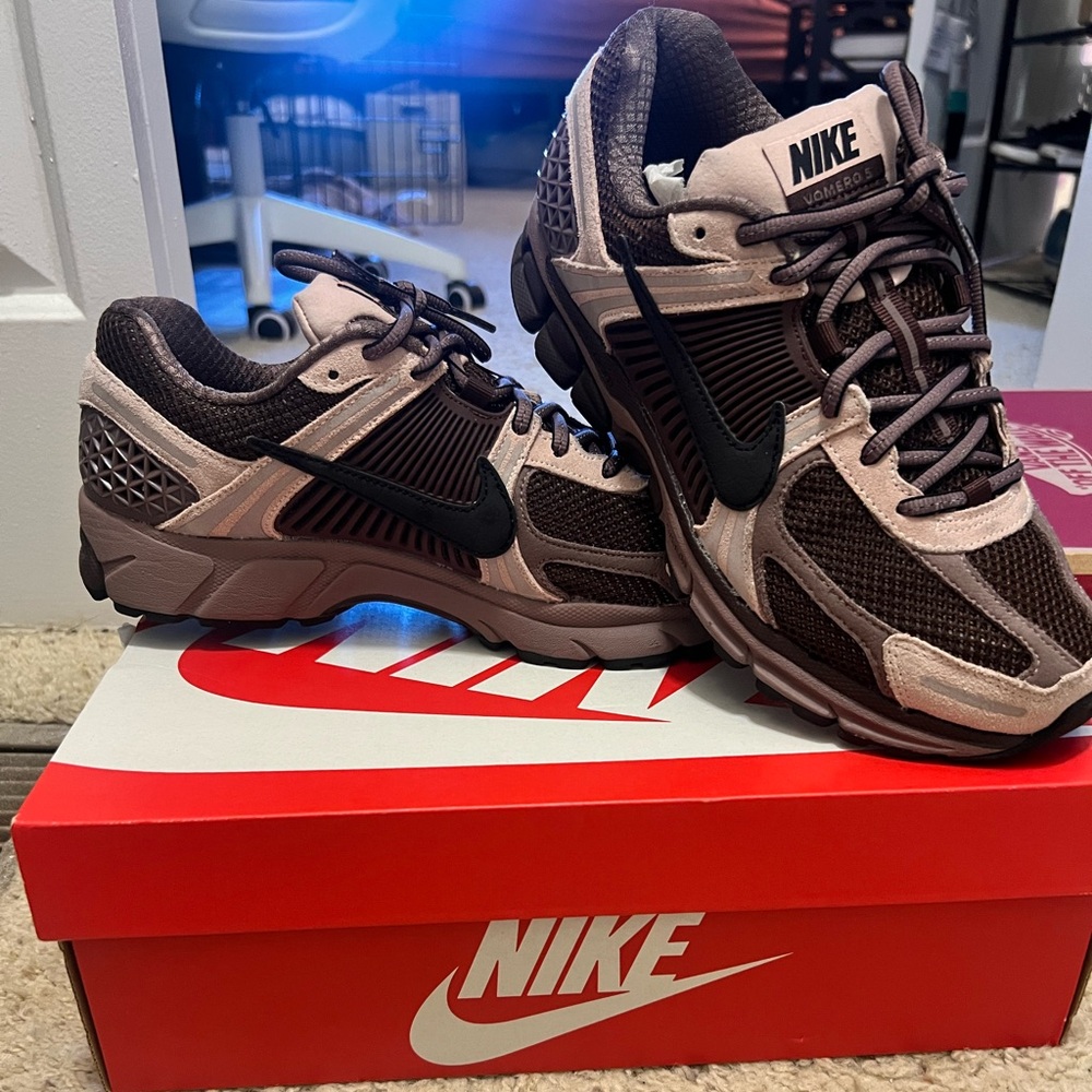 Womens’s Nike Vomero 5